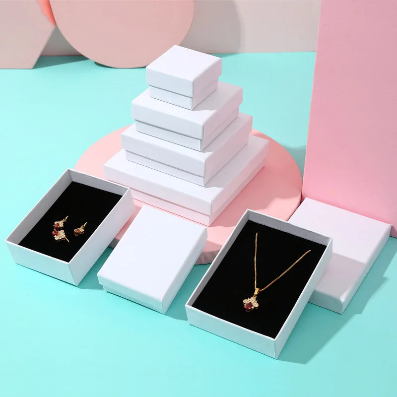 50pcs Black White Brown Kraft Paper Jewelry Gift Box Luxury Cardboard 7x9x3cm Bracelets Earrings Rings Necklaces Packaging Boxes